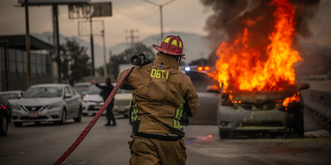 Se incendia auto sobre la Vía Rápida Alamar, recientemente lo habían sacado del mecánico