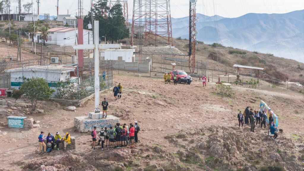 Bomberos rescatan a mujer que practicaba senderismo en el Cerro Colorado