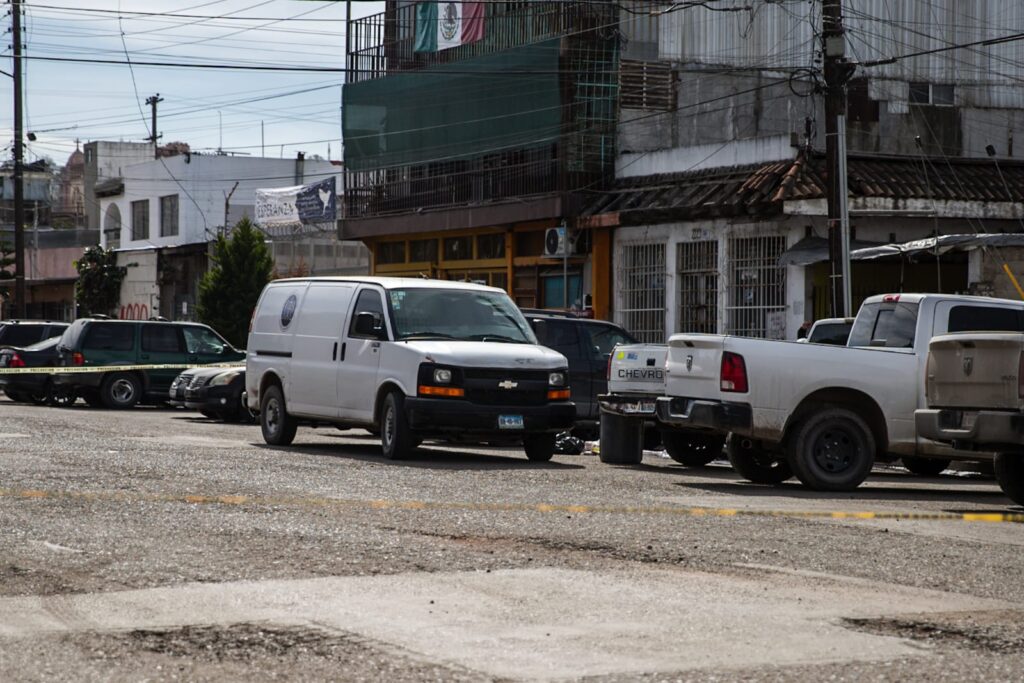 Pareja arrastraba bote de basura con restos humanos