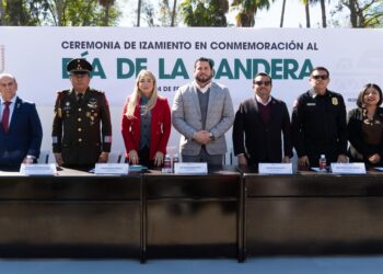 Encabeza Ismael Burgueño ceremonia del Día de la Bandera