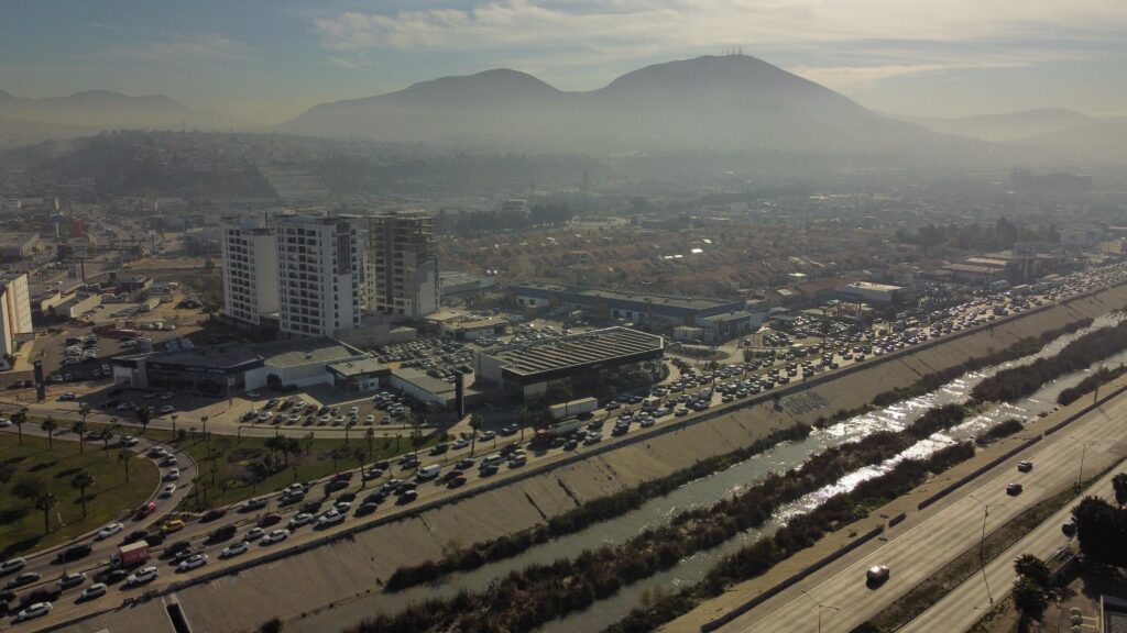 Kilómetros de tráfico por socavón en la Vía Rápida Oriente