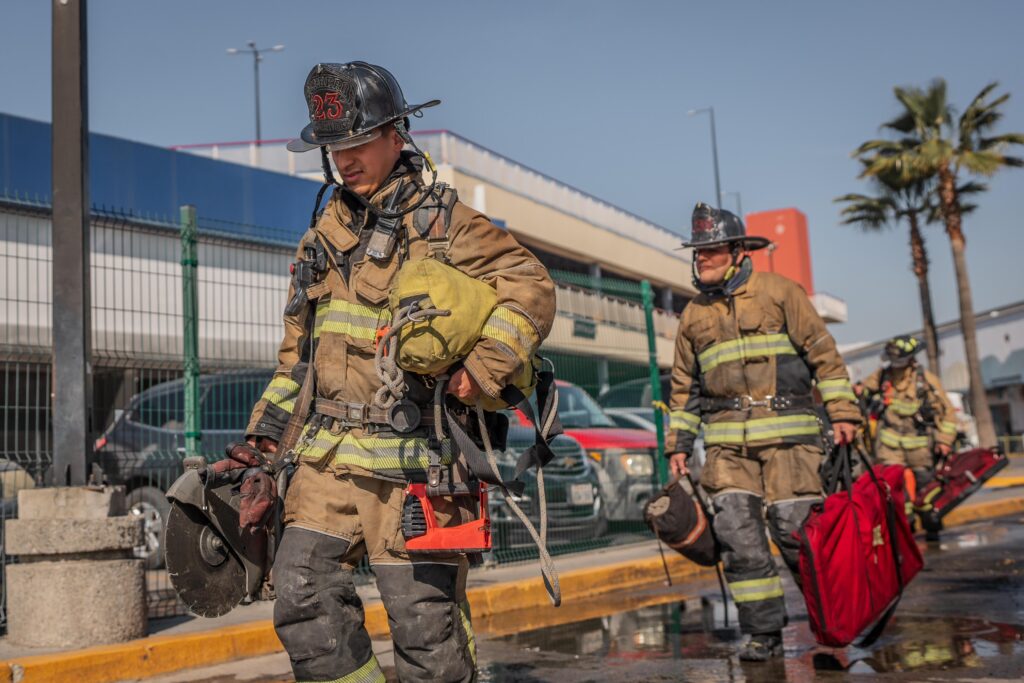 Incendio en tienda de Telcel de Macroplaza deja daños parciales en el taller