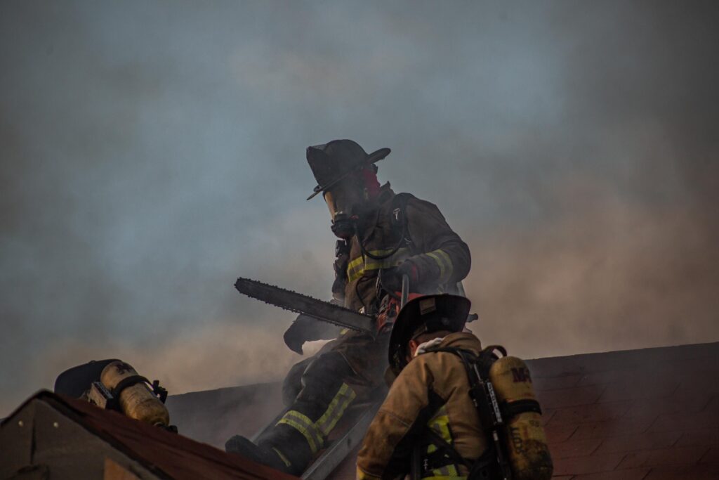 Incendio en La Liber; un taller y dos casas afectadas