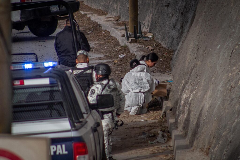 Dejan la cabeza de una mujer pelirroja en carretera libre Tijuana-Rosarito