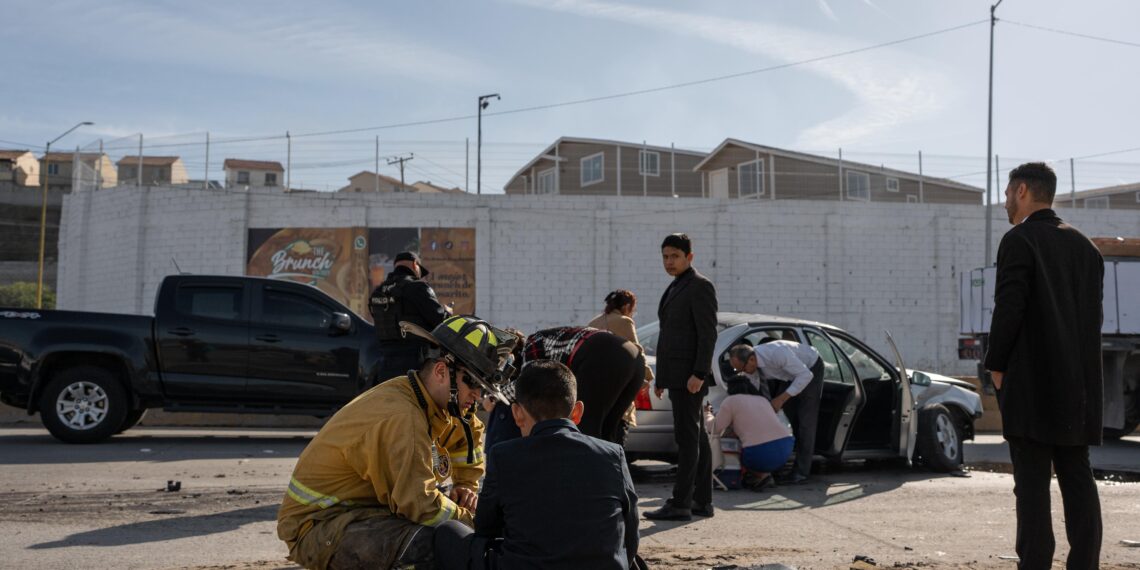 Familia sufre accidente automovilístico sobre carretera libre Tijuana-Rosarito