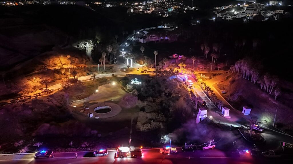 Atacan a policías de Rosarito, agresores huyen, vuelcan y mueren carbonizados