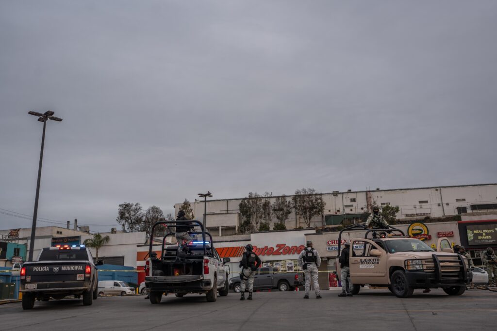 Localizan restos humanos en AutoZone de la colonia Loma Bonita