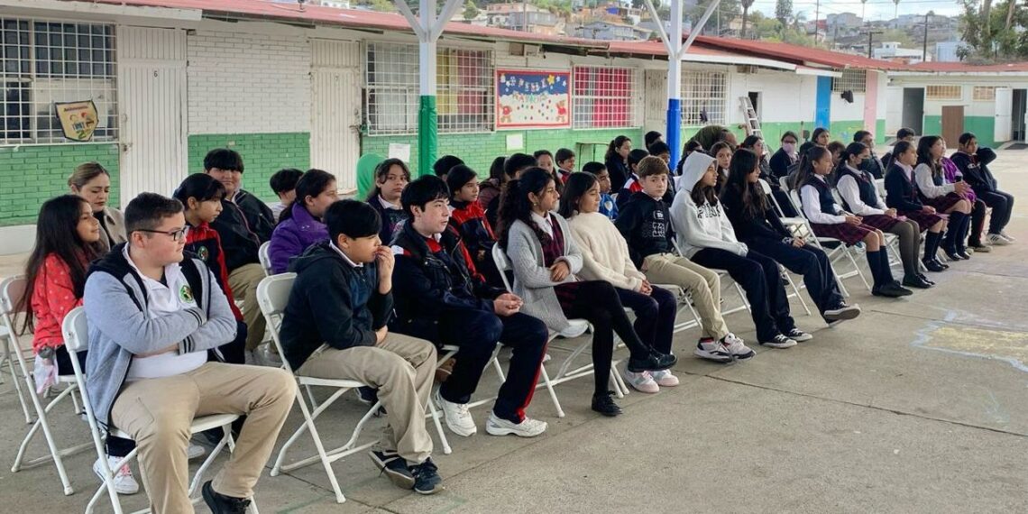 DIF Tijuana brinda herramientas de vida a estudiantes de primaria Ejército Nacional