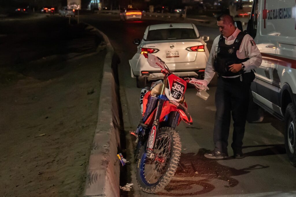 Moto impacta a un UBER en el Bulevar 2000