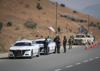 Hallan cadáver desnudo en la carretera Tijuana-Tecate