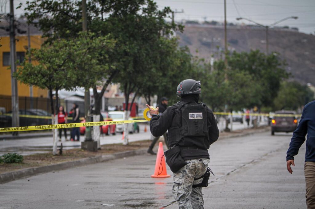 Acribillan a un hombre en la caseta de entrada de su privada