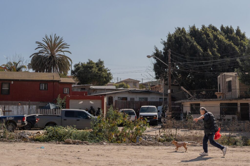 Hombre de la tercera edad halla a su amigo con un cuchillo en la cabeza