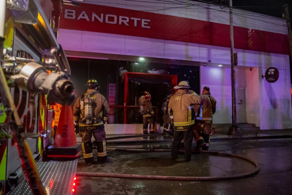 Persona en situación de calle provoca incendio en cajeros automáticos