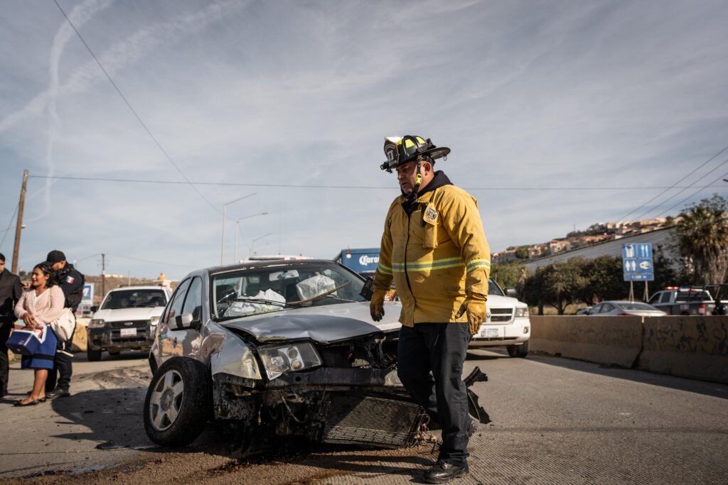 Familia sufre accidente automovilístico sobre carretera libre Tijuana-Rosarito