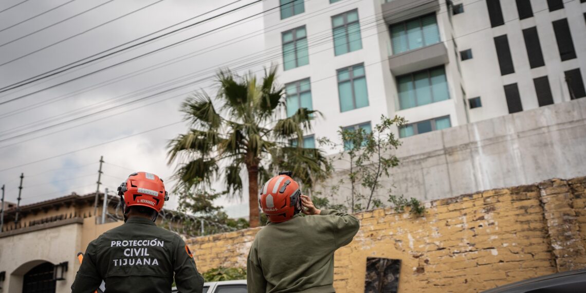 Trabajador cae desde el 13vo. Piso de un fraccionamiento y fue trasladado en estado crítico