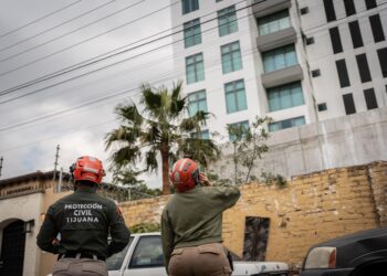 Trabajador cae desde el 13vo. Piso de un fraccionamiento y fue trasladado en estado crítico