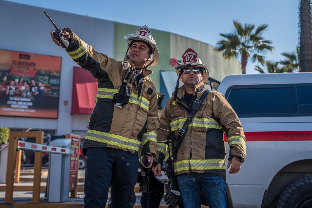 Incendio en tienda de Telcel de Macroplaza deja daños parciales en el taller