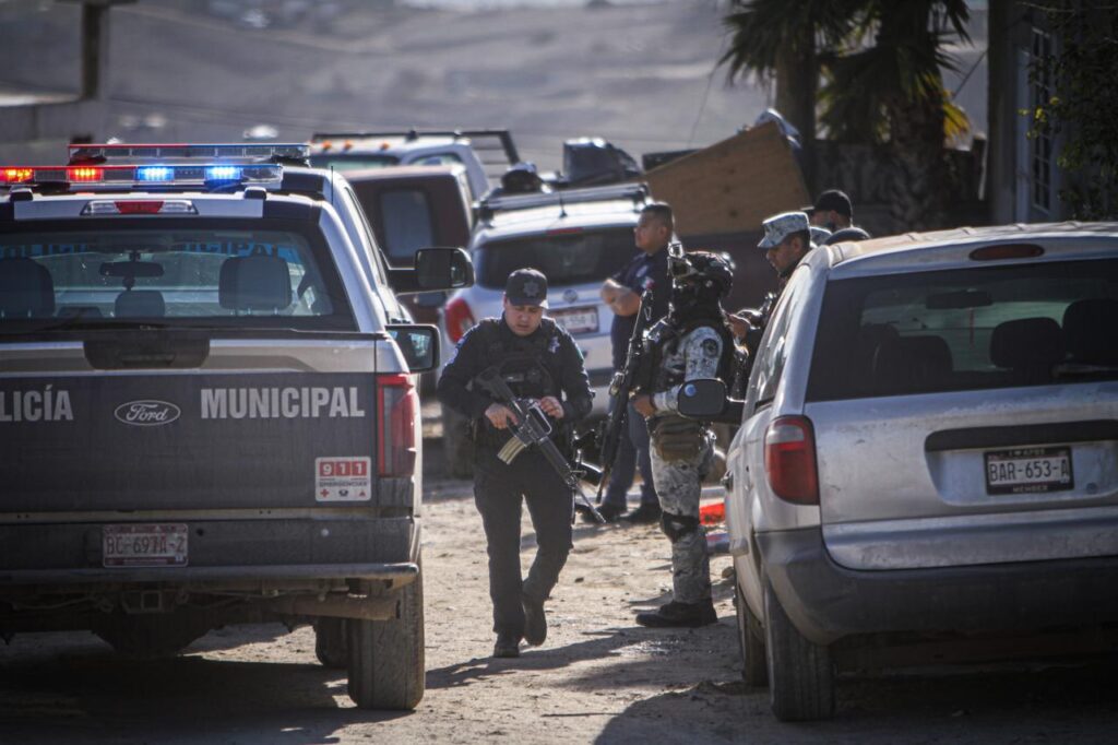 Mujer asesina a su pareja y se atrinchera por horas; finalmente es detenida