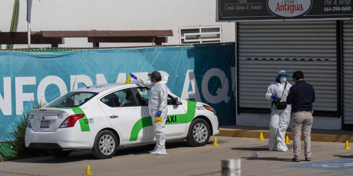 Matan a mujer frente a su hija de 14 años, estaban a bordo de un taxi libre