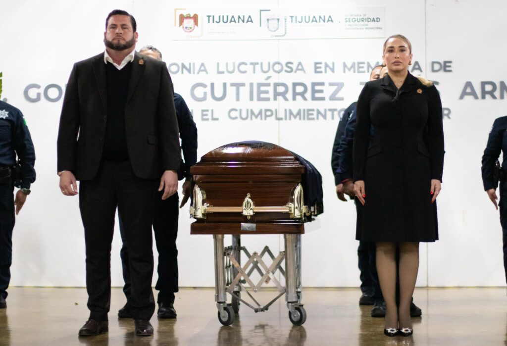 Encabeza Ismael Burgueño honras fúnebres del oficial Jesús Armando González Gutiérrez