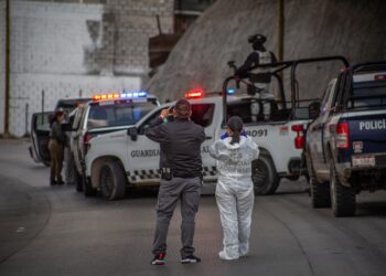 Dejan la cabeza de una mujer pelirroja en carretera libre Tijuana-Rosarito