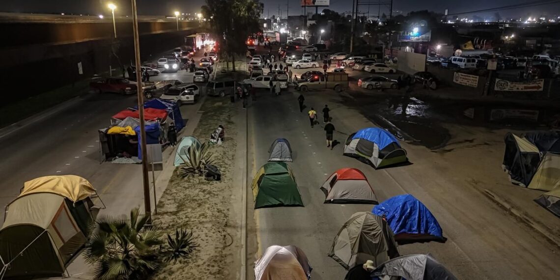 Residentes del Maclovio Rojas cierran carretera Aeropuerto