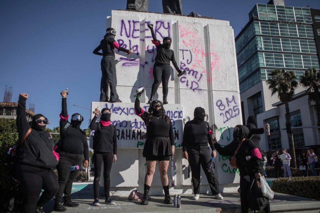 Marea Morada toma Zona Río por el 8M