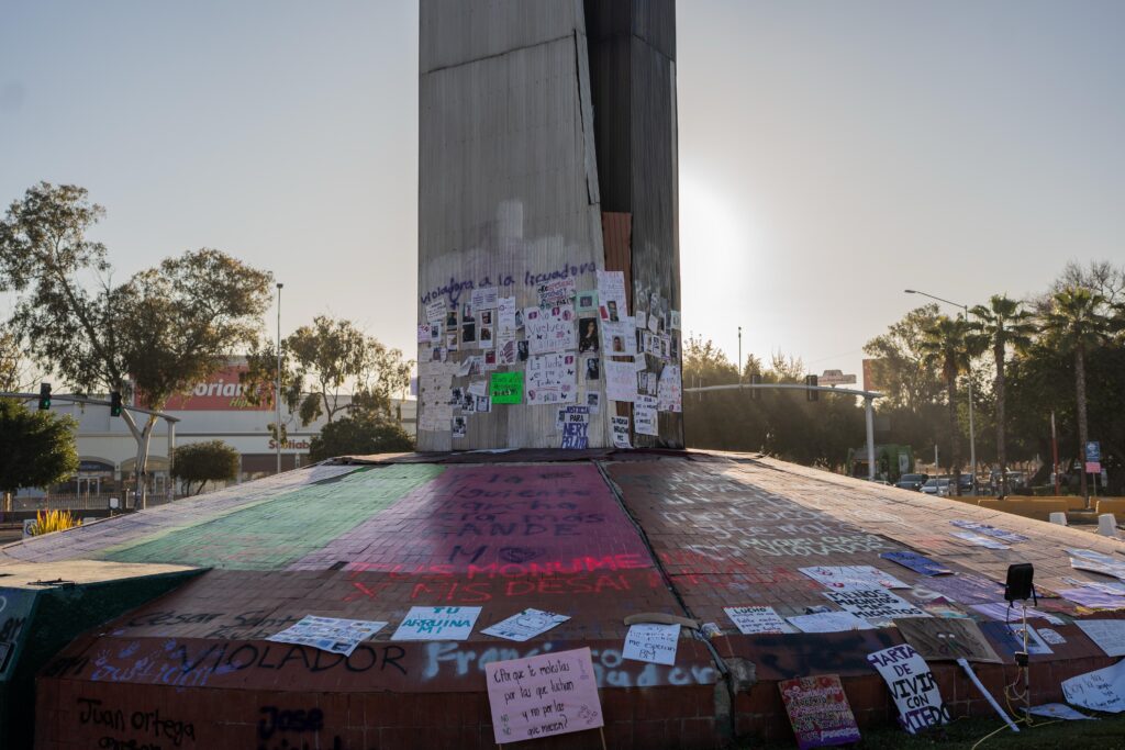 Este domingo permanecen las consignas de protesta por el 8M