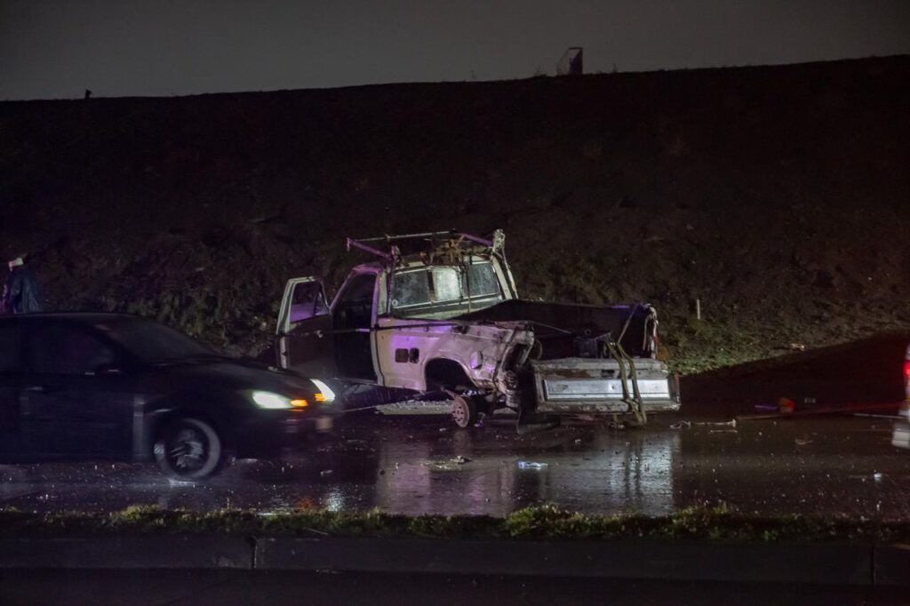 Vuelca pick up en la Via Rápida Poniente