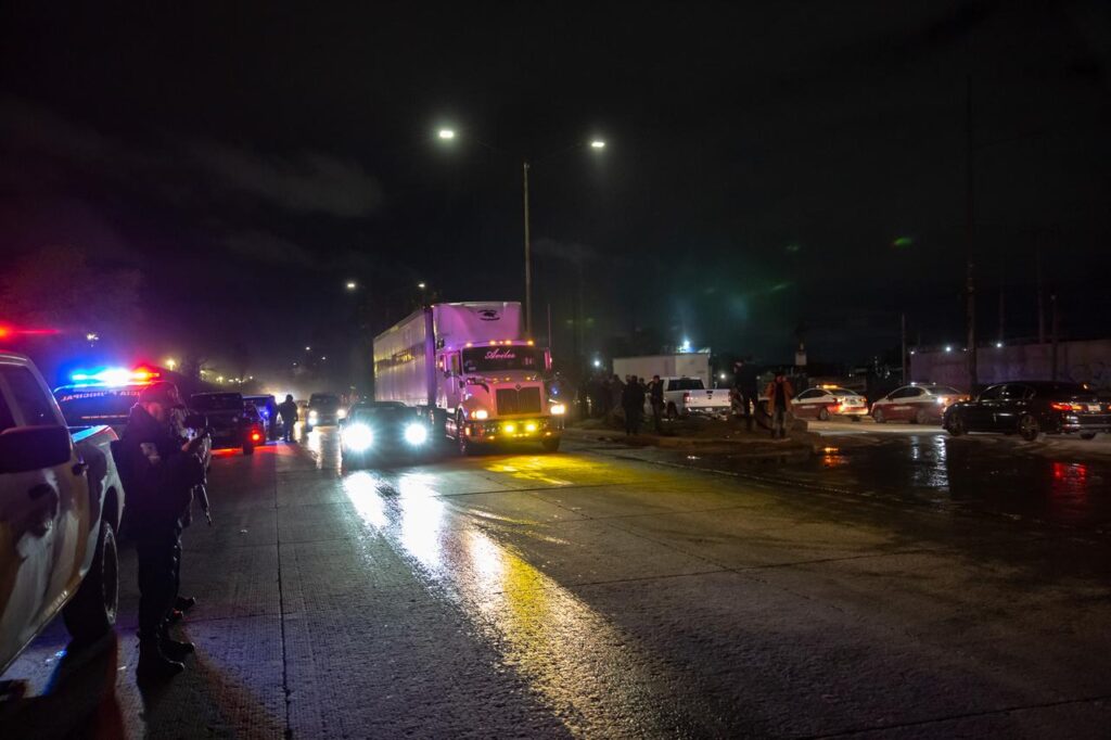 Residentes del Maclovio Rojas liberan la carretera Aeropuerto