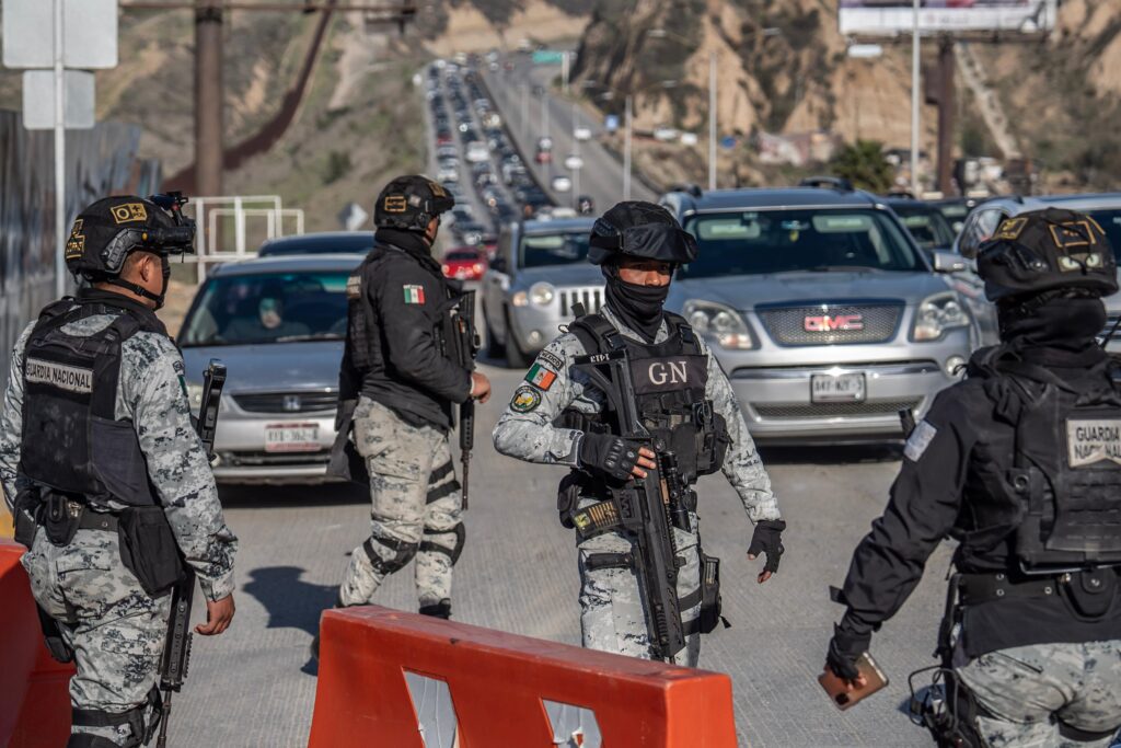 Atropellan a dos mujeres motociclistas en la entrada a Playas de Tijuana