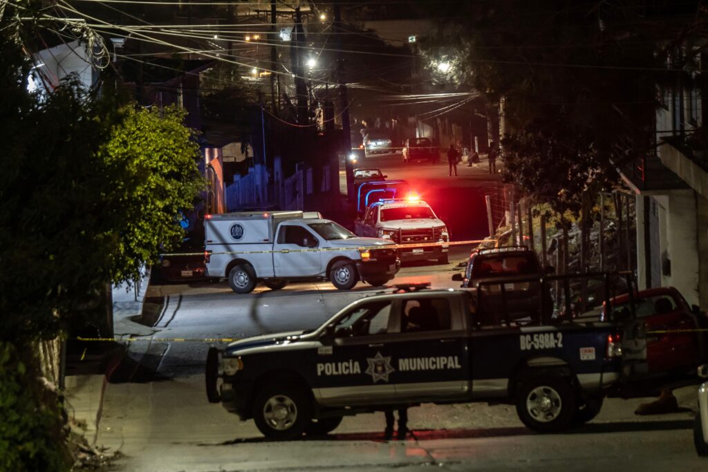 Hallan cadáver femenino envuelto en una cobija