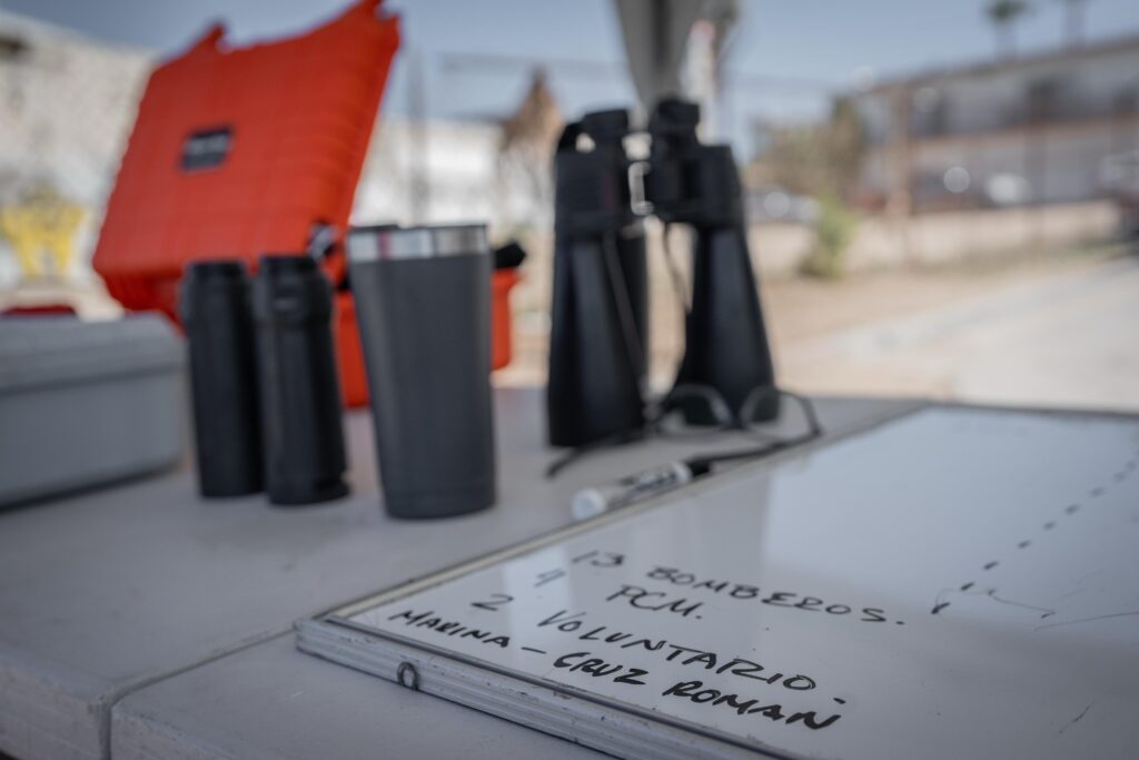 Se suman voluntarios a la búsqueda del joven que fue arrastrado por la corriente en Playas de Tijuana