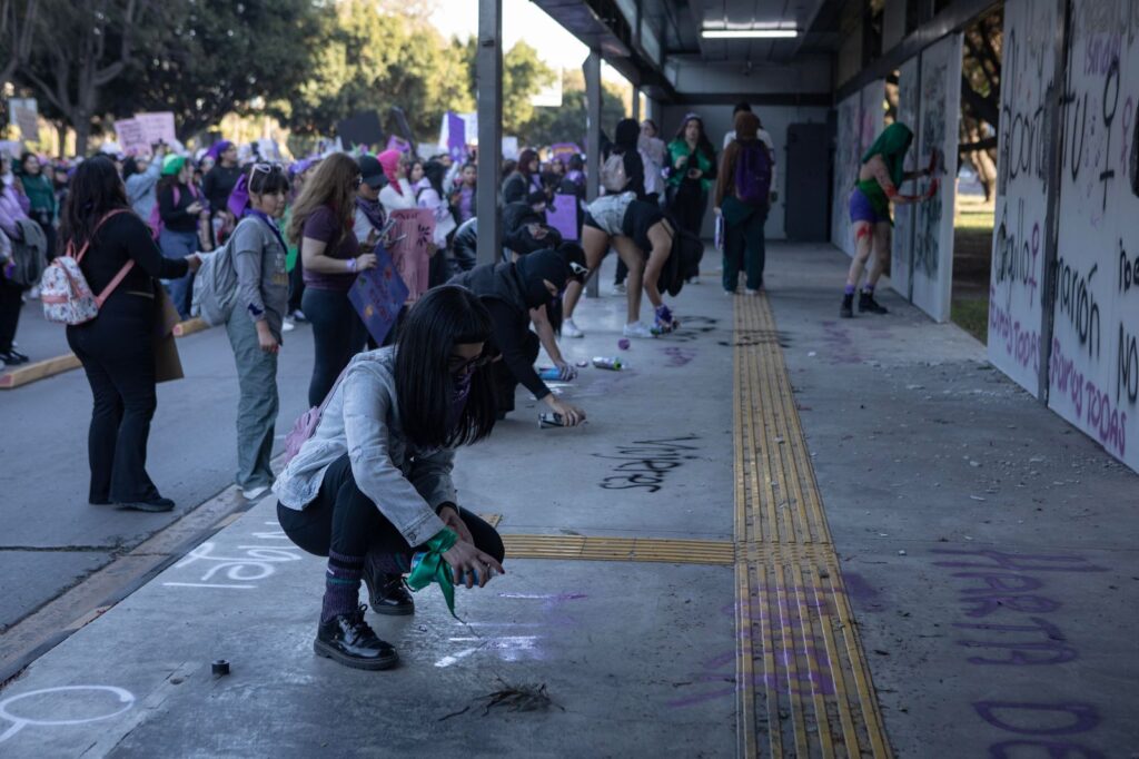 Marea Morada toma Zona Río por el 8M