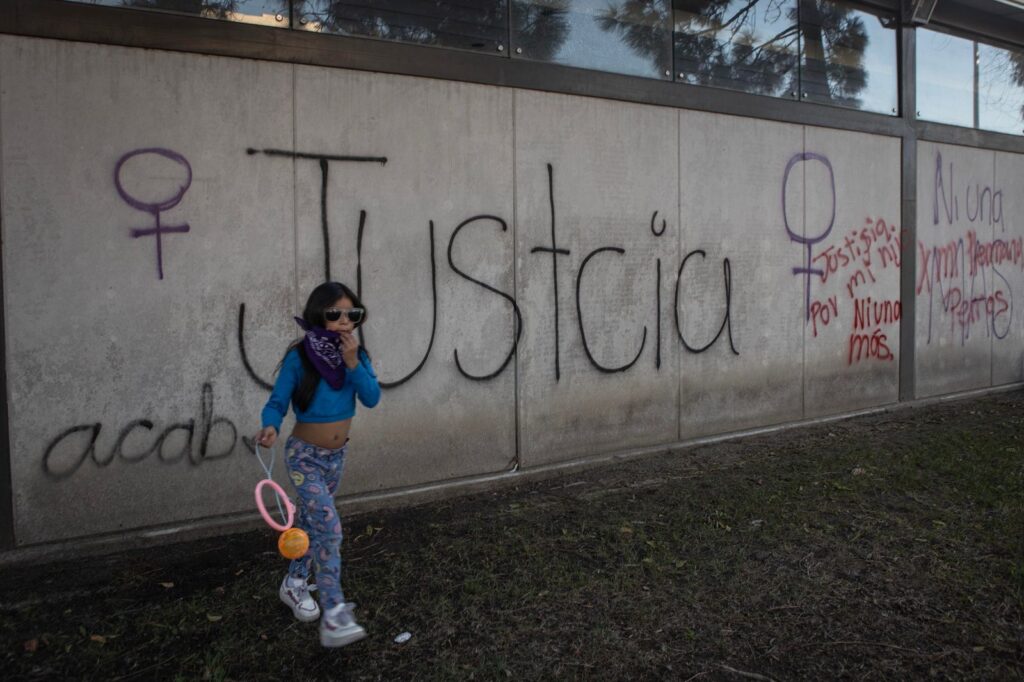 Marea Morada toma Zona Río por el 8M