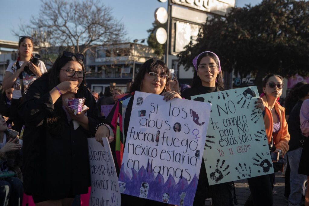 Marea Morada toma Zona Río por el 8M