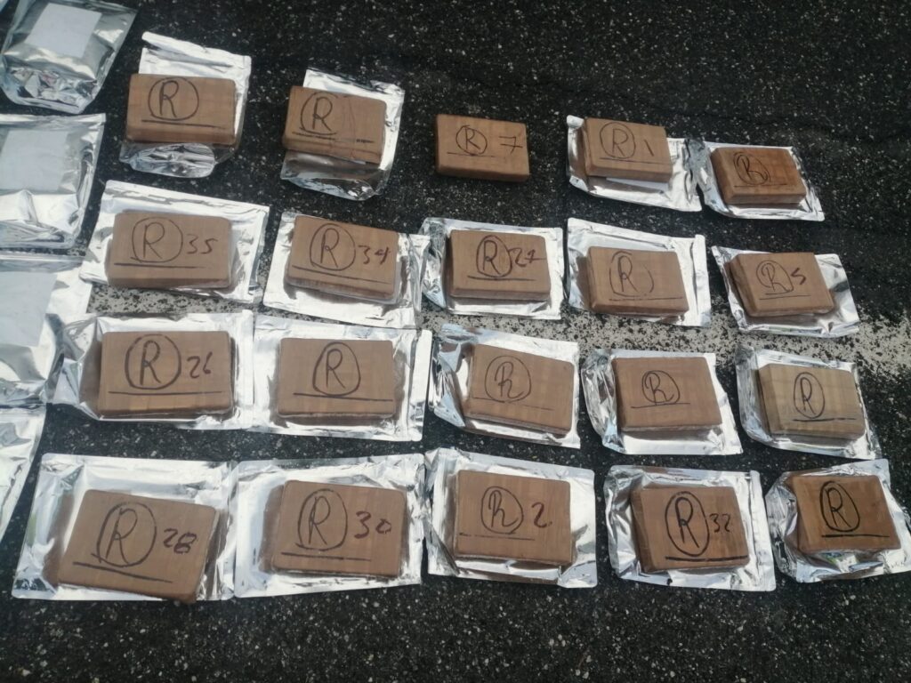 Detienen a tres personas y aseguran varios kilos de fentanilo en El Centinela