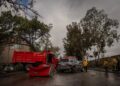 Camioneta y camión de carga chocan en la Vía Rápida Poniente