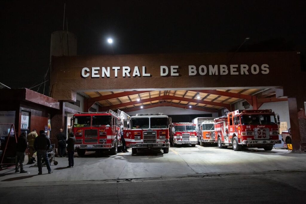 Hombre con dificultades respiratorias es llevado a bomberos