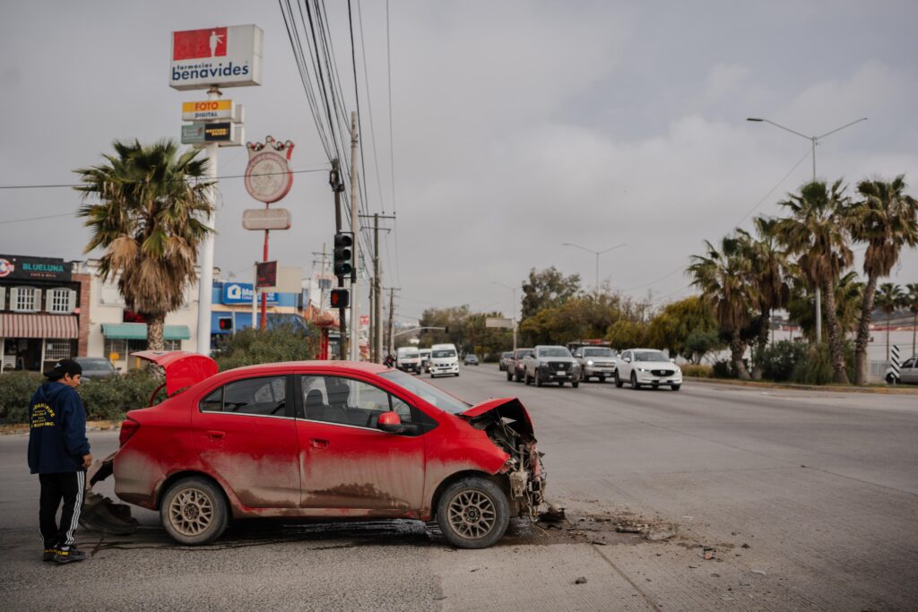 Aparatoso accidente en el bulevar Simón Bolívar; conductor resulta ileso