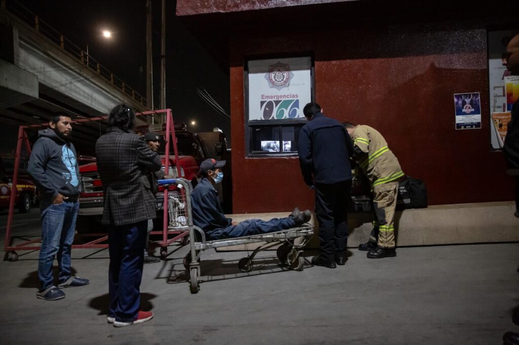 Hombre con dificultades respiratorias es llevado a bomberos