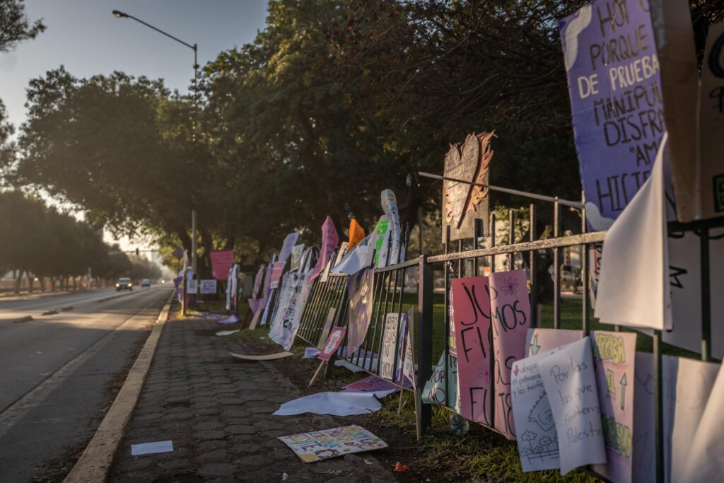 Este domingo permanecen las consignas de protesta por el 8M