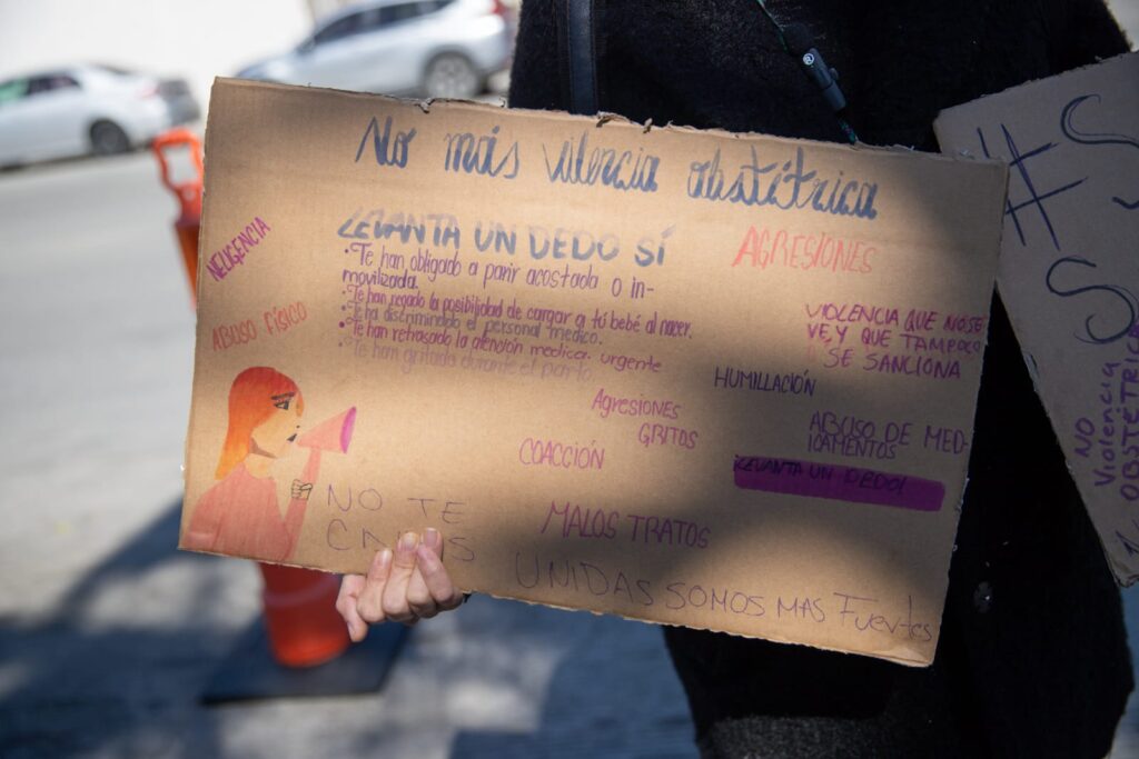 Protesta contra la violencia obstétrica en el Hospital Materno Infantil