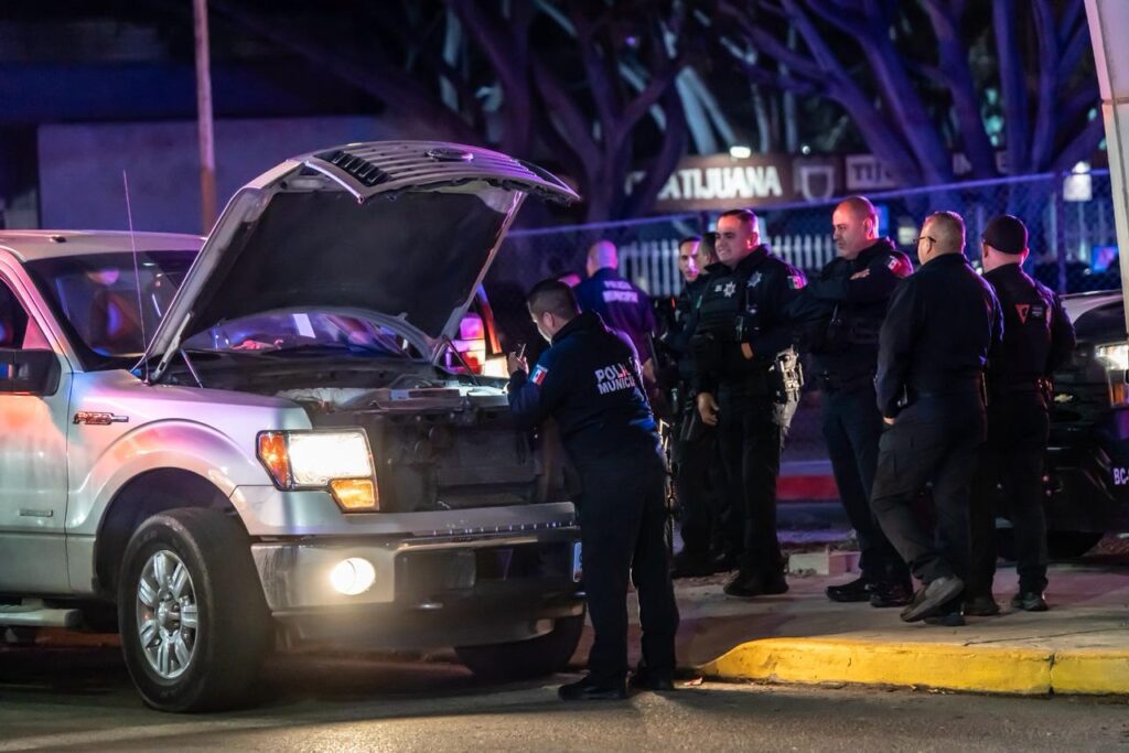 Persecución en Vía Rápida Poniente termina con detenidos en La Ermita