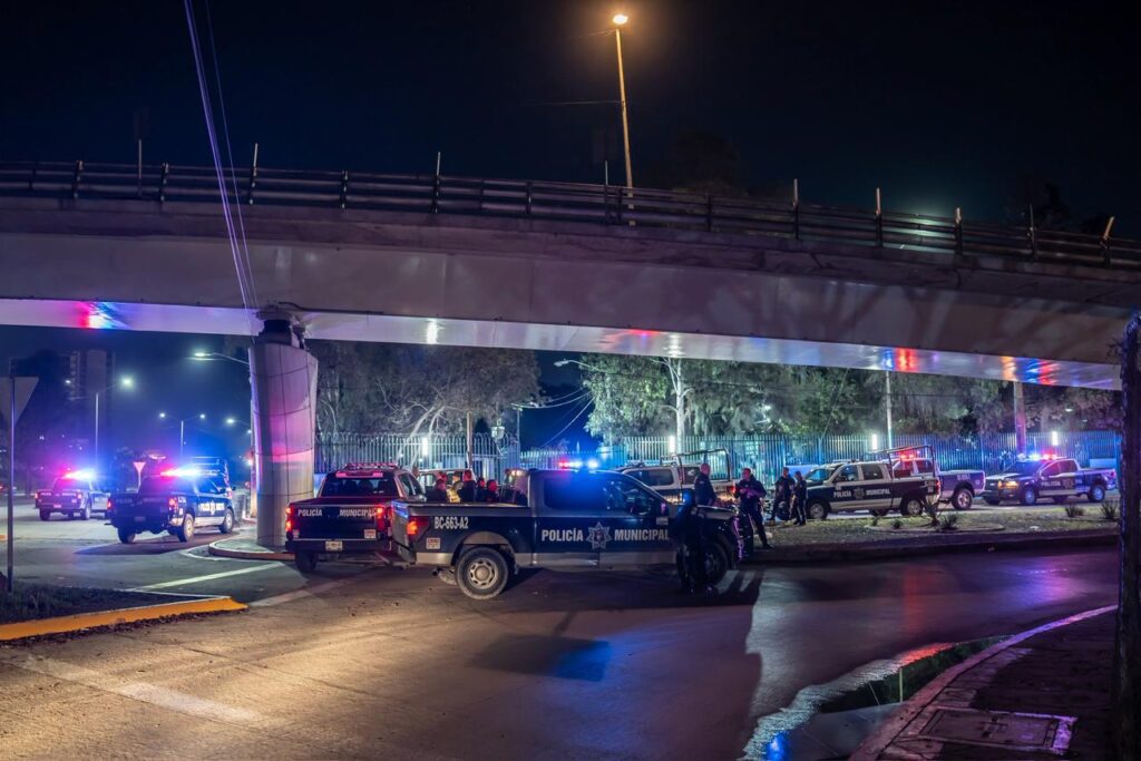 Persecución en Vía Rápida Poniente termina con detenidos en La Ermita
