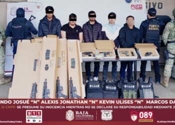 Desarticulan célula delictiva en Tecate y aseguran armas, droga y chalecos