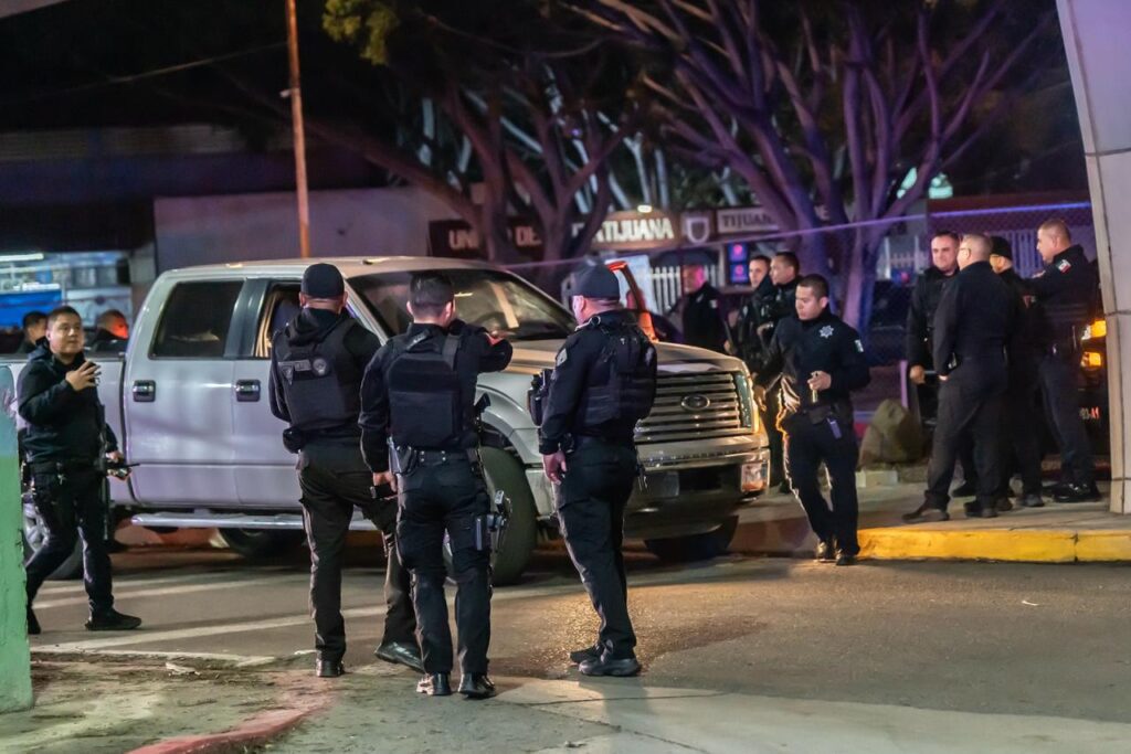 Persecución en Vía Rápida Poniente termina con detenidos en La Ermita