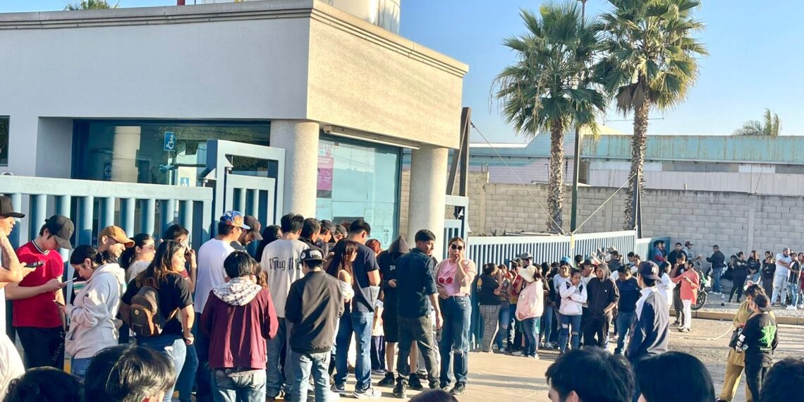 Trabajadores de Woori Printing protestan por pagos retenidos