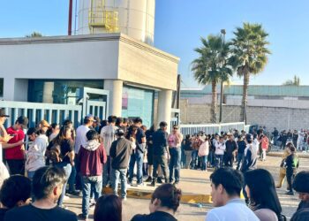 Trabajadores de Woori Printing protestan por pagos retenidos