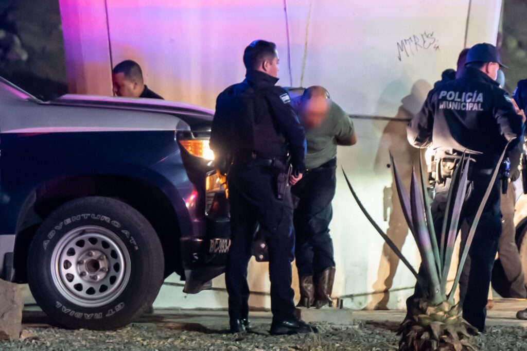 Persecución en Vía Rápida Poniente termina con detenidos en La Ermita